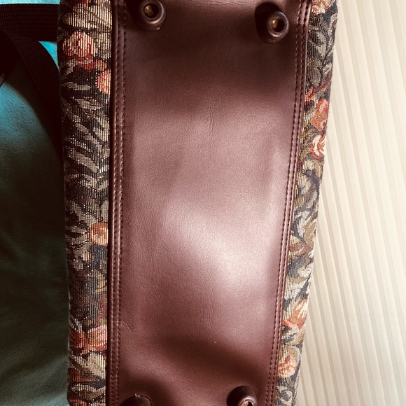 Final Price - VTG Carry-On: Makeup, Overnight, Gym, Hobby, Craft bag or handbag - Picture 3 of 16